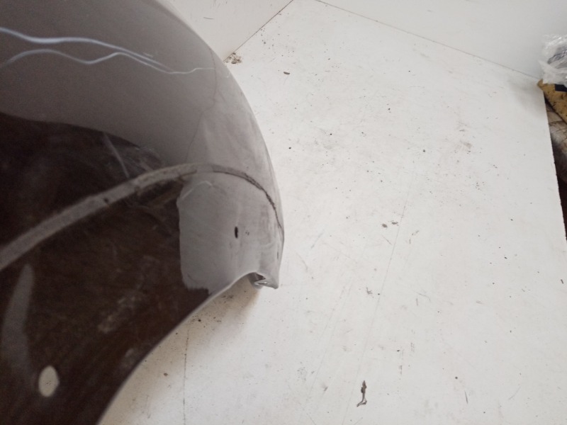 Крыло переднее правое