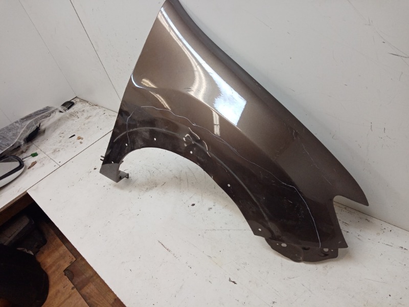 Крыло переднее правое