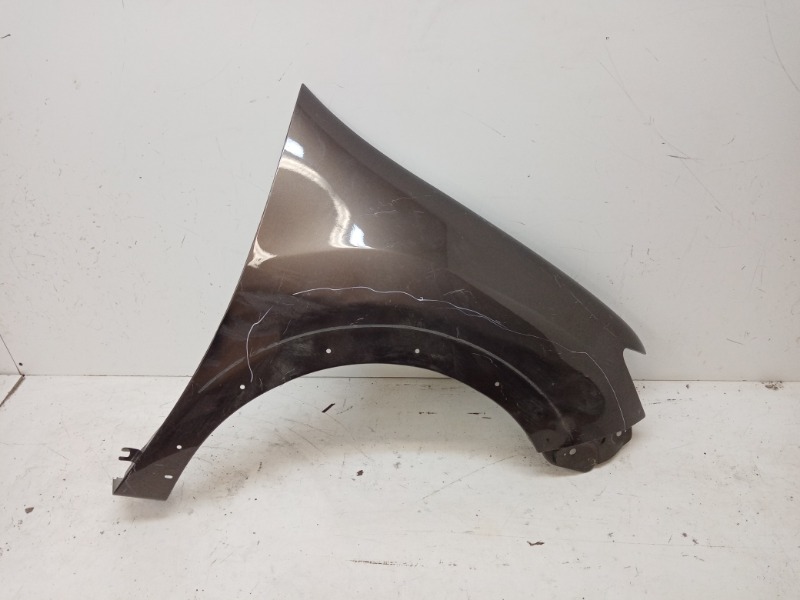 Крыло переднее правое