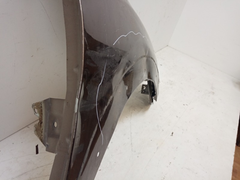 Крыло переднее правое