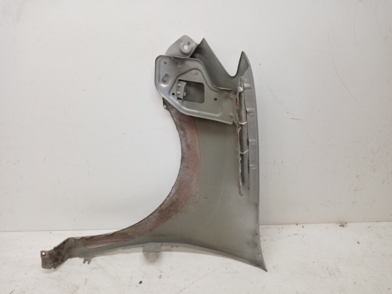 Крыло переднее правое