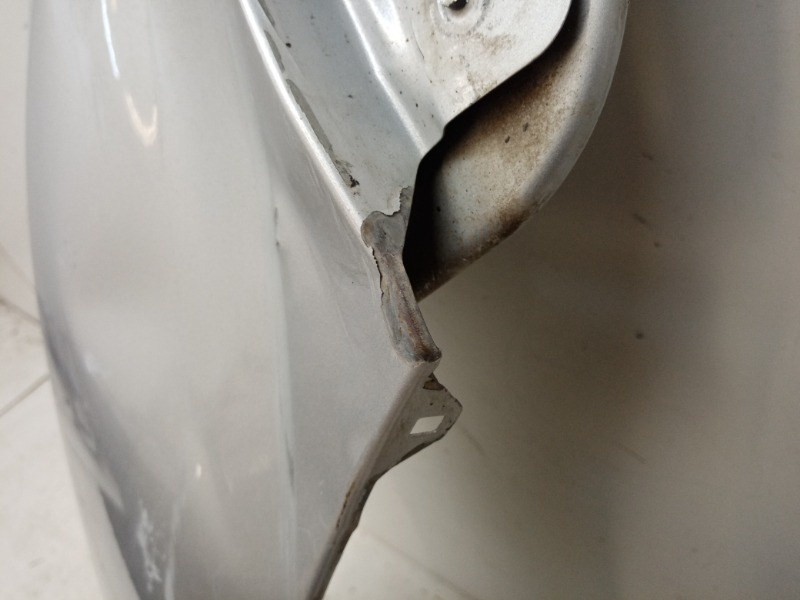 Крыло переднее правое