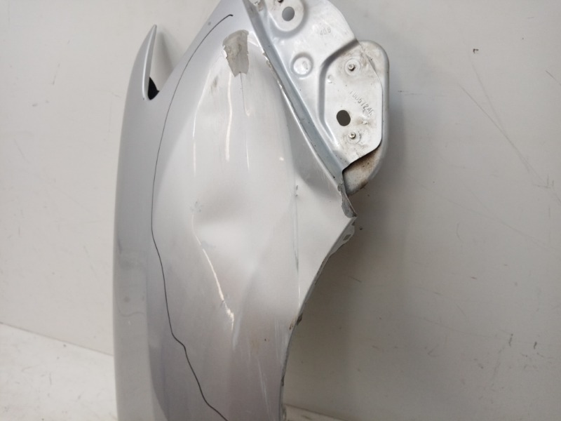 Крыло переднее правое