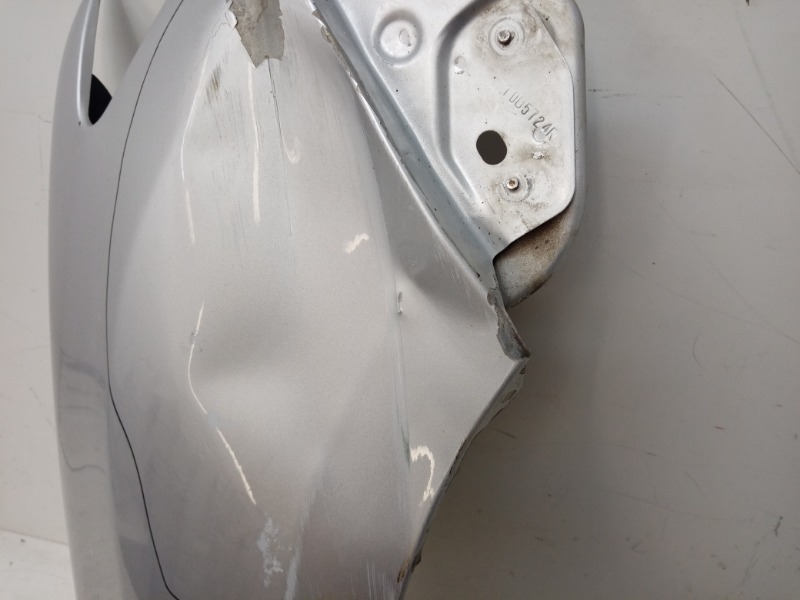 Крыло переднее правое