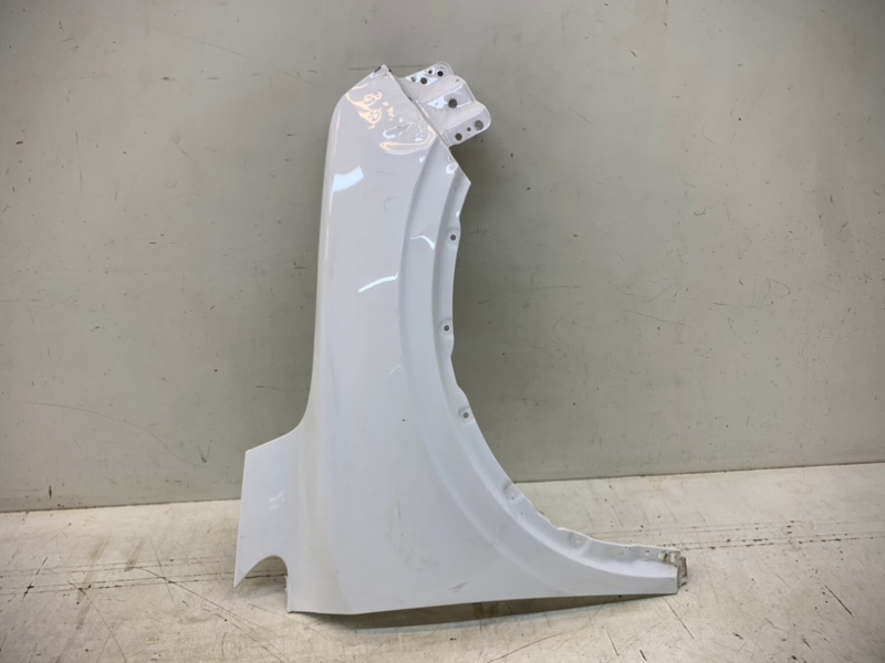 Крыло переднее правое