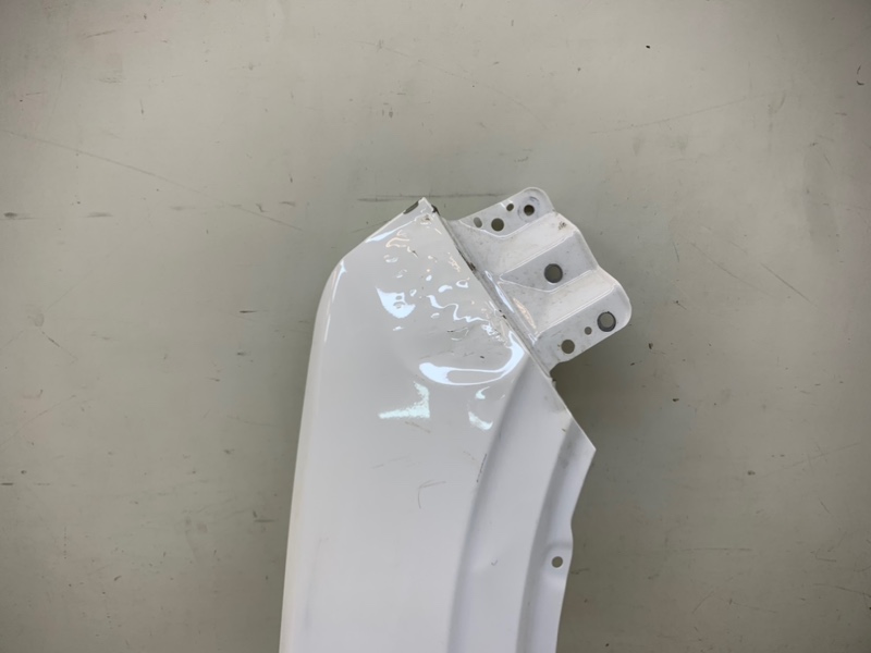 Крыло переднее правое