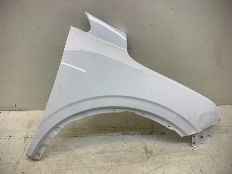 Крыло переднее правое