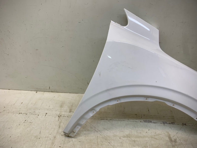 Крыло переднее правое