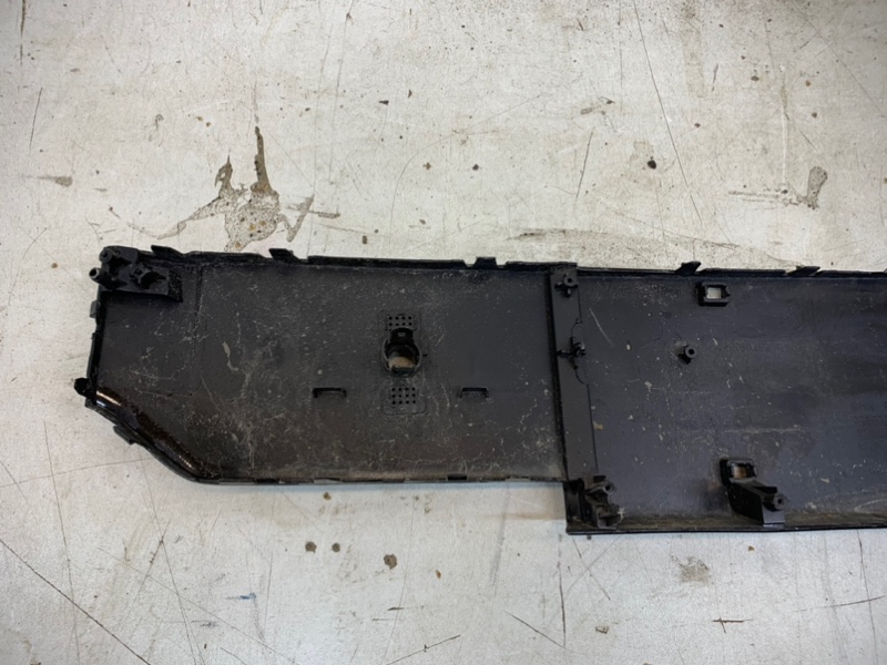 Накладка переднего бампера под номер