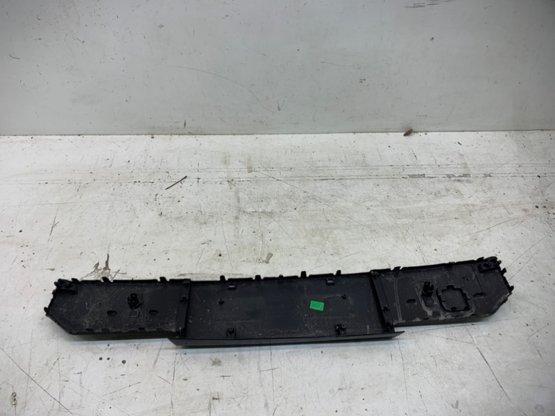 Накладка переднего бампера под номер