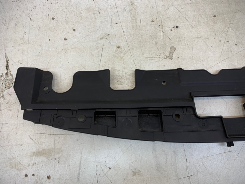 Кожух замка капота