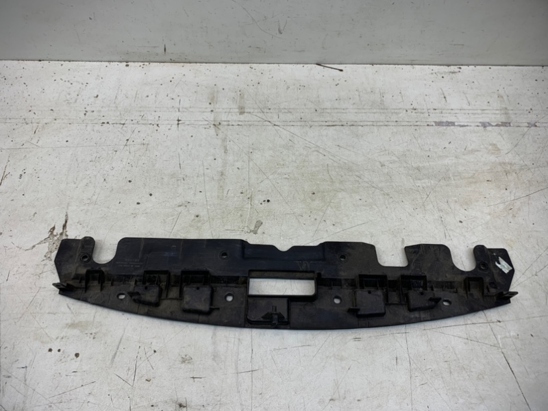 Кожух замка капота