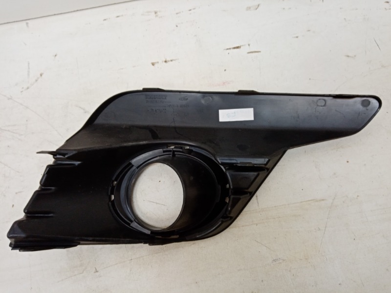 Рамка противотуманной фары левой