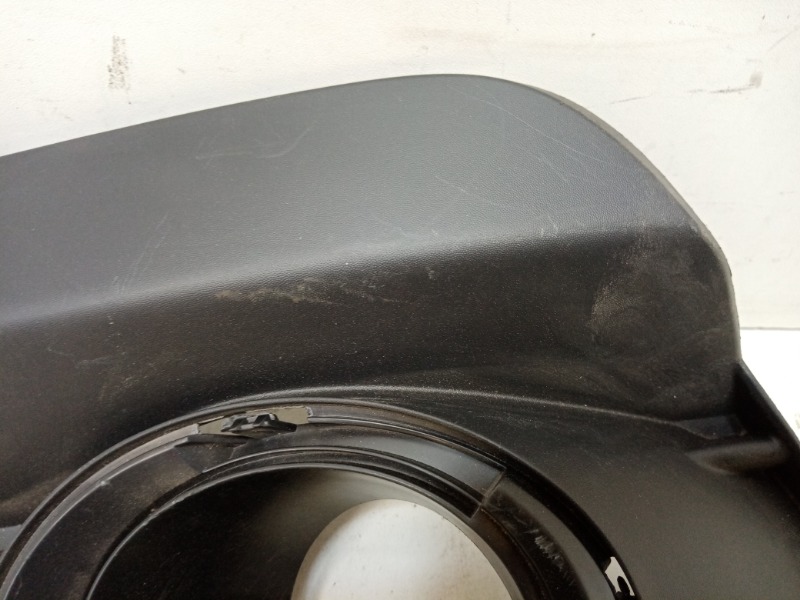 Рамка противотуманной фары левой