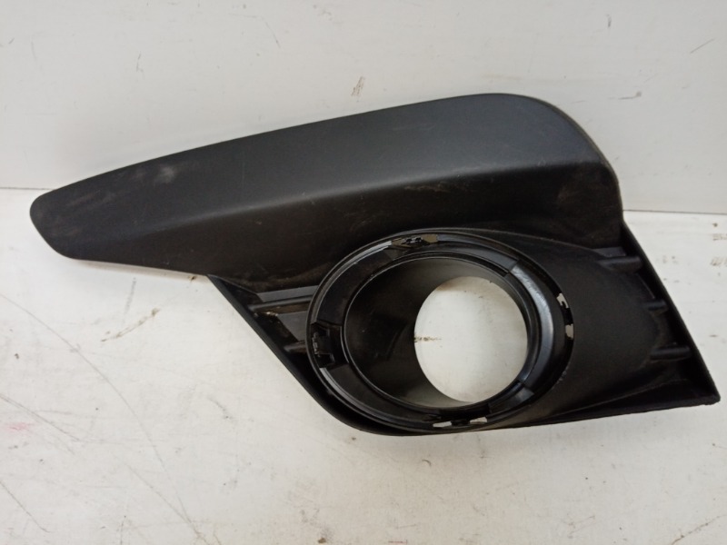 Рамка противотуманной фары левой