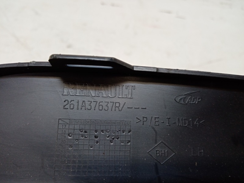 Рамка противотуманной фары левой