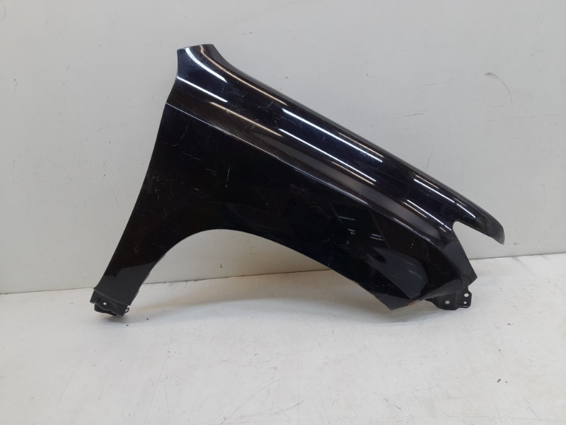 Крыло переднее правое