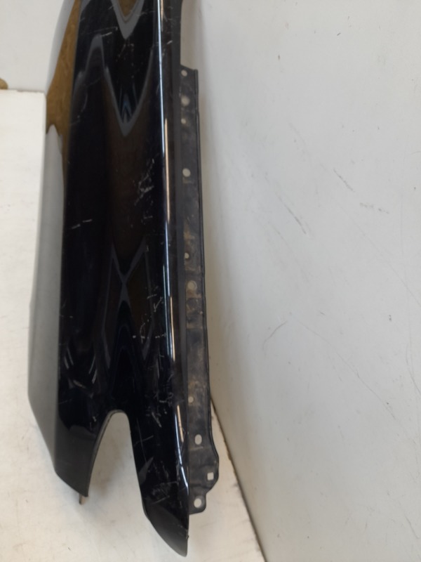 Крыло переднее правое