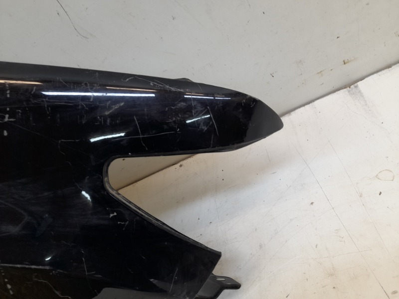 Крыло переднее правое