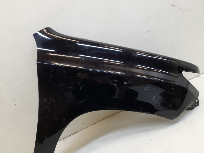 Крыло переднее правое