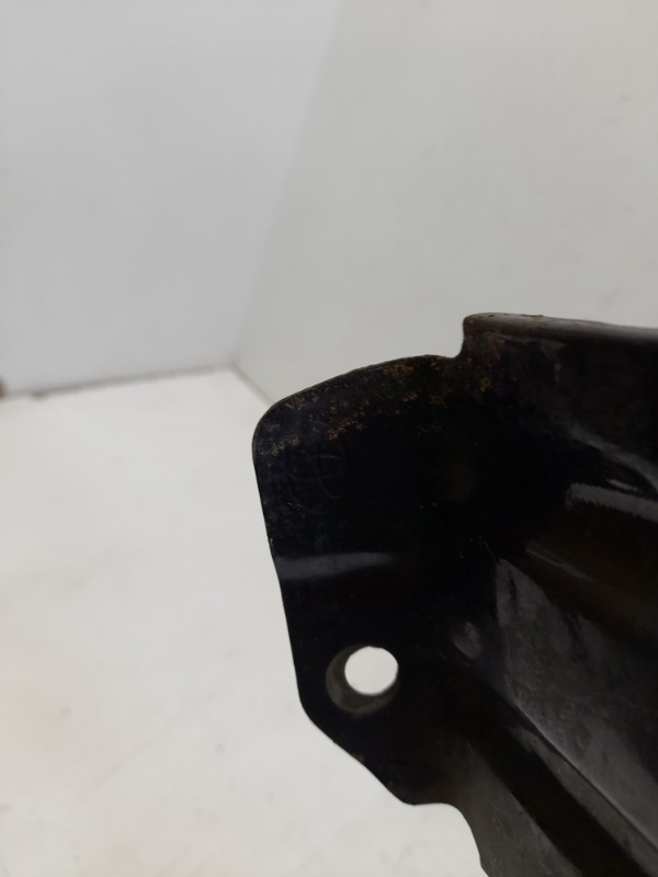 Крыло переднее правое