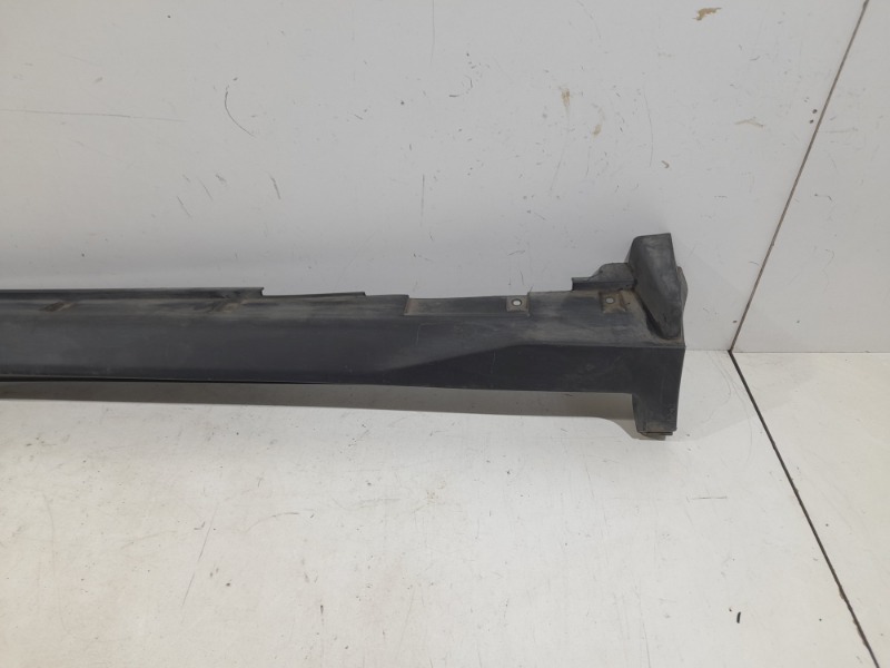 Порог правый