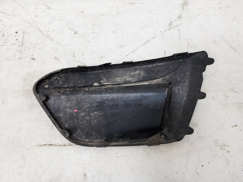 Рамка противотуманной фары правой