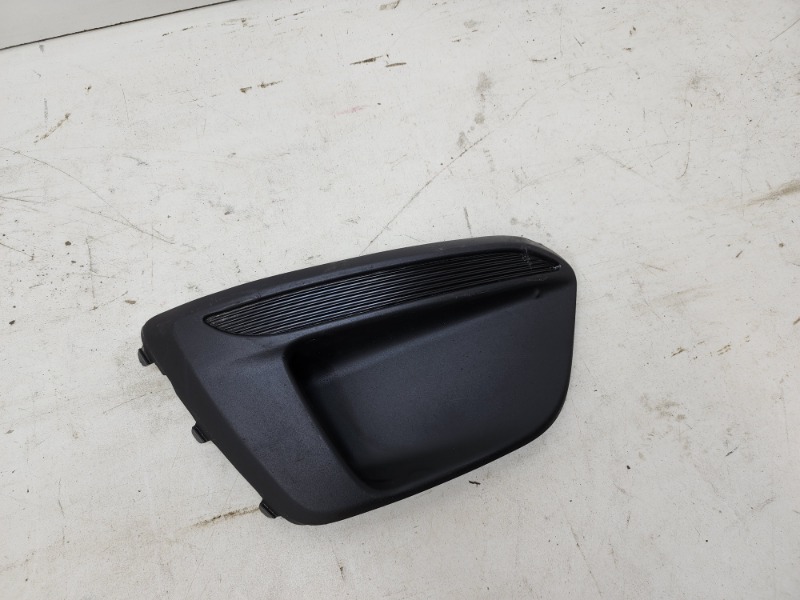 Рамка противотуманной фары правой