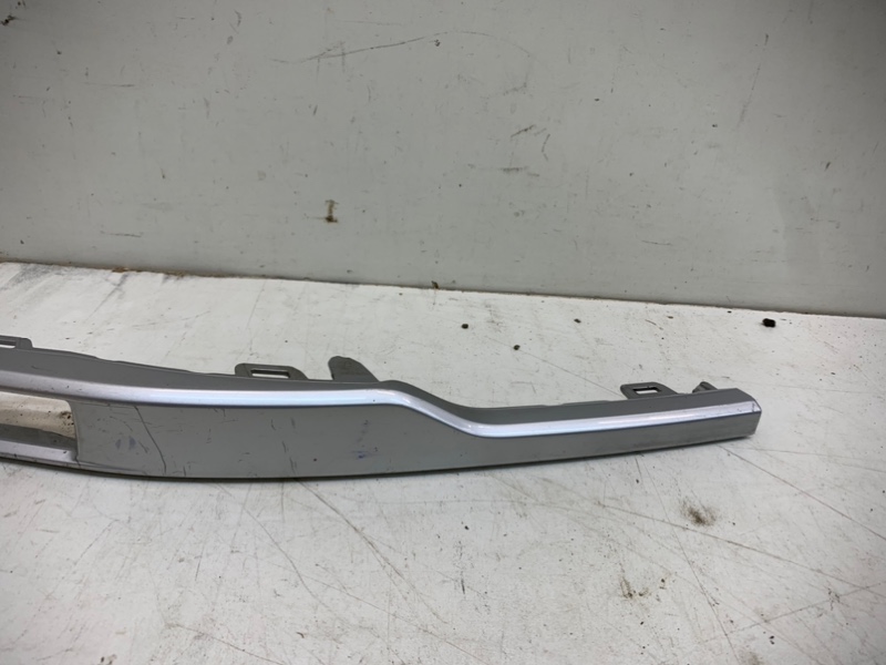 Молдинг переднего бампера правый