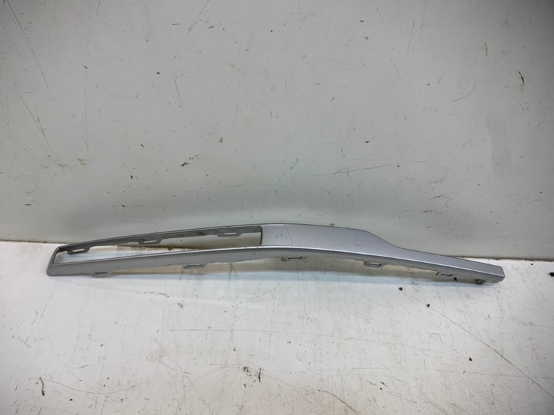 Молдинг переднего бампера правый