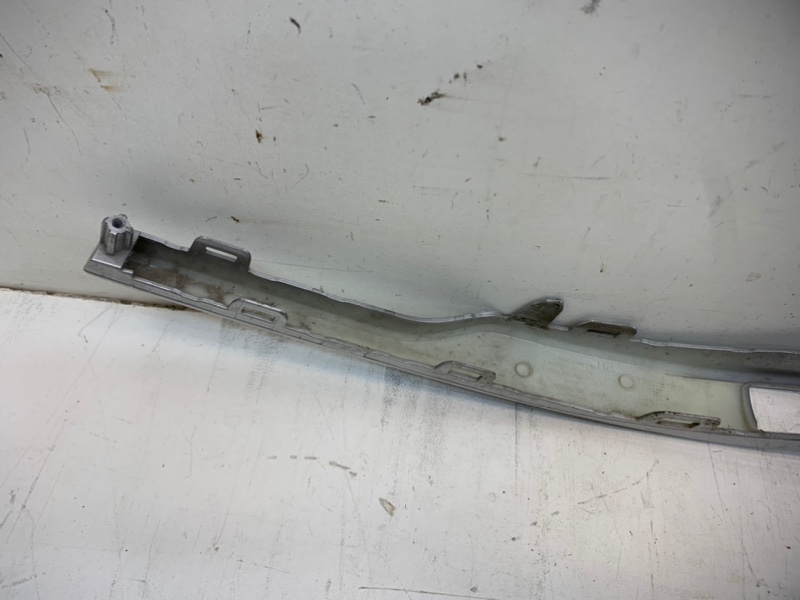 Молдинг переднего бампера правый