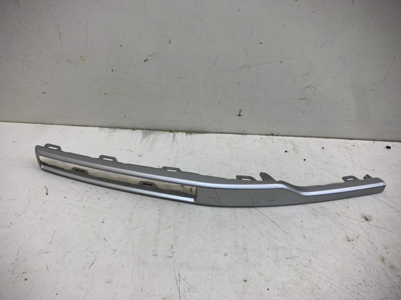 Молдинг переднего бампера правый