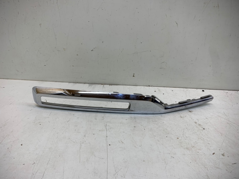 Рамка противотуманной фары правой