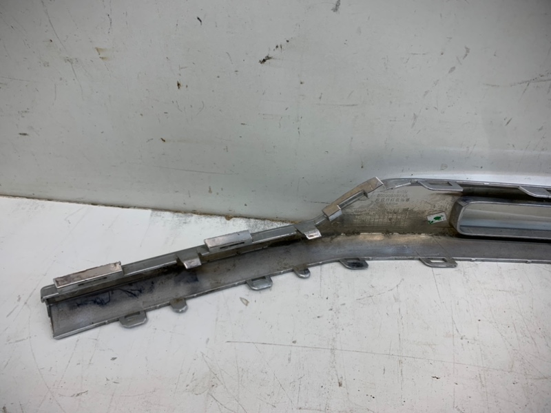 Рамка противотуманной фары правой