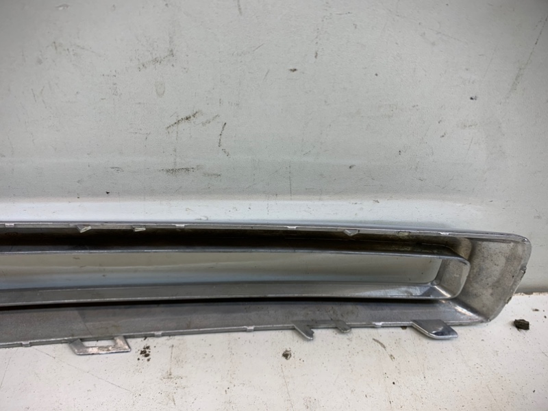 Рамка противотуманной фары правой