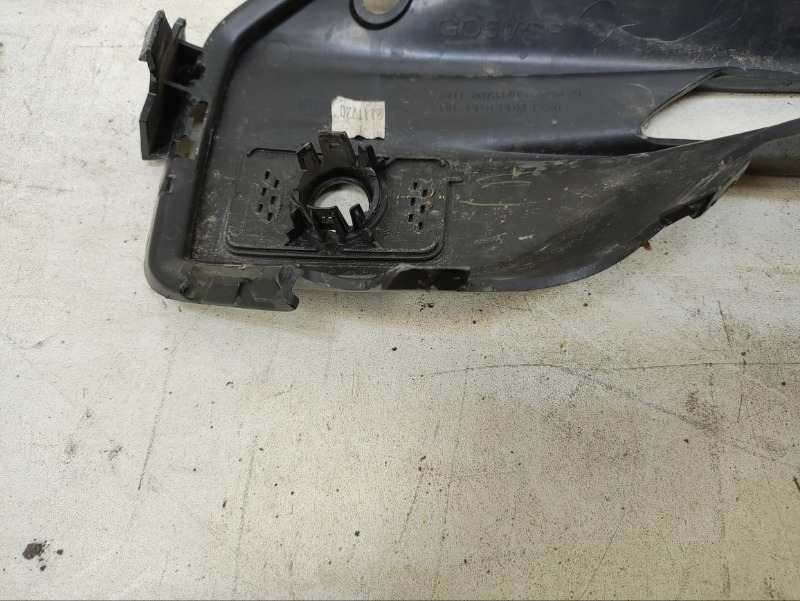 Рамка противотуманной фары правой