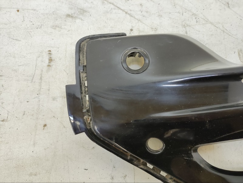 Рамка противотуманной фары правой