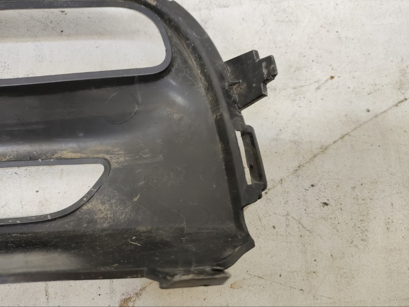 Рамка противотуманной фары правой