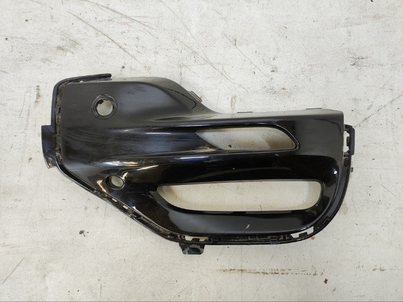 Рамка противотуманной фары правой