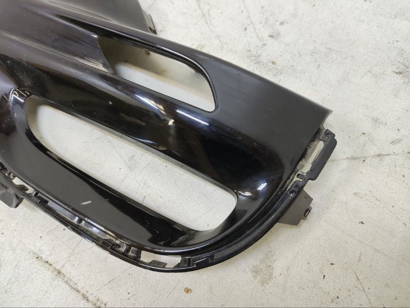 Рамка противотуманной фары правой