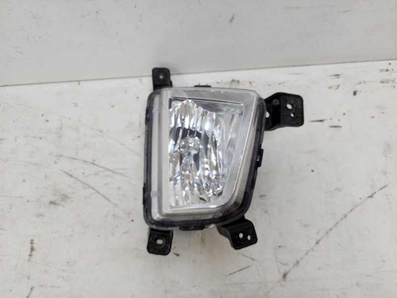 Фара противотуманная правая