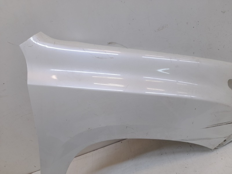 Крыло переднее правое