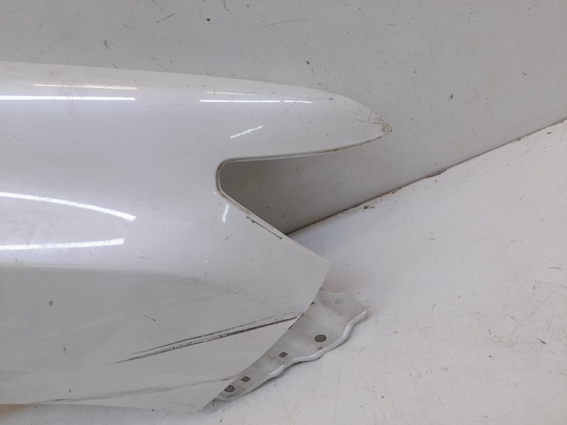 Крыло переднее правое