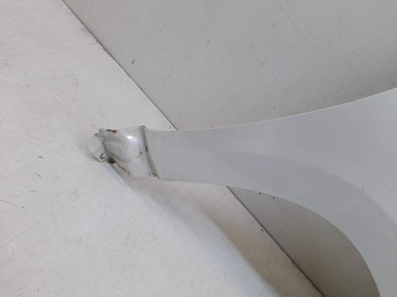 Крыло переднее правое