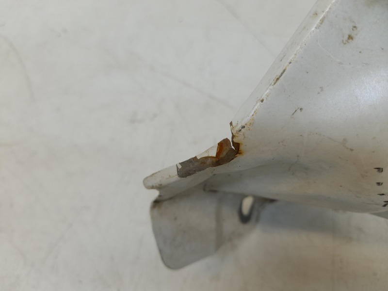 Крыло переднее правое