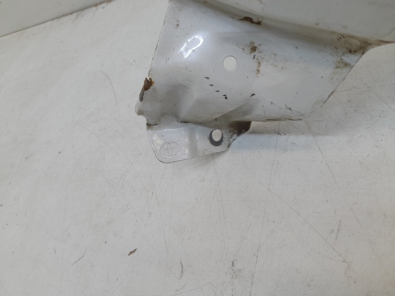 Крыло переднее правое