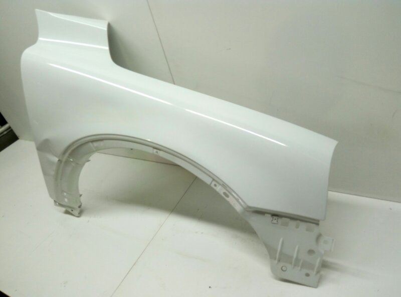 Крыло переднее правое