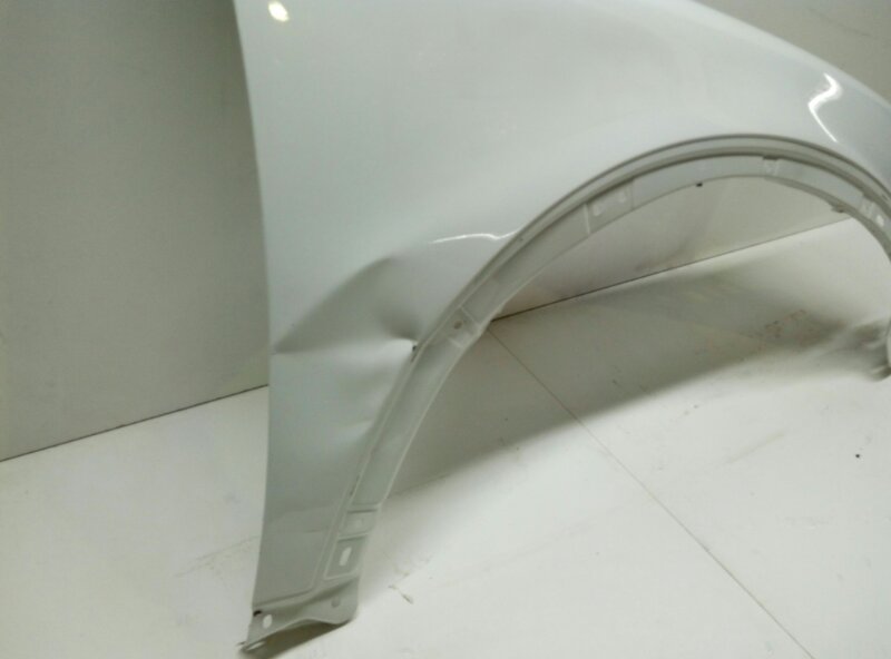 Крыло переднее правое