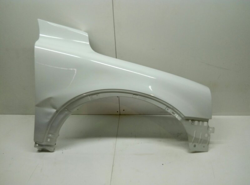 Крыло переднее правое