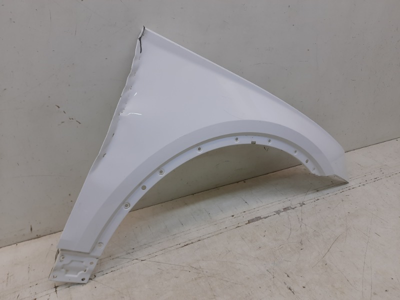Крыло переднее правое